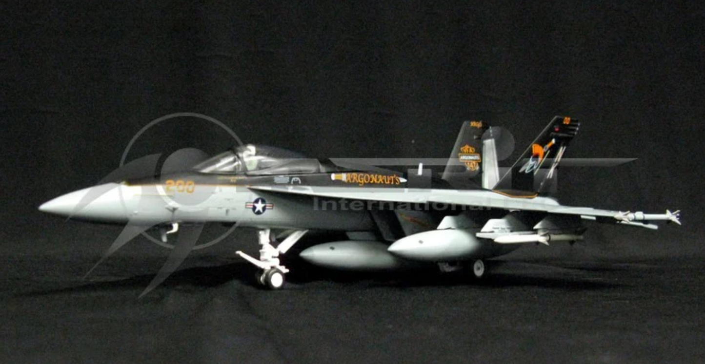 1:72 F/A-18E SUPER HORNET "VFA-147 ARGONAUTS"