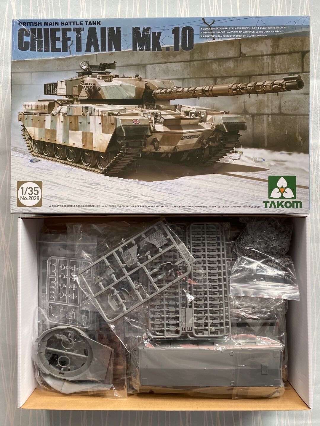 1:35 British Main Battle Tank Cheiftain Mk.10